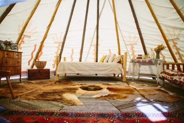 enchanting-backyard-teepee-wedding