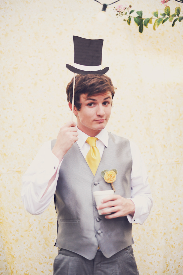 fun-filled-yellow-and-gray-wedding