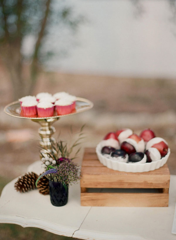 purple-gold-and-ivory-wedding-ideas