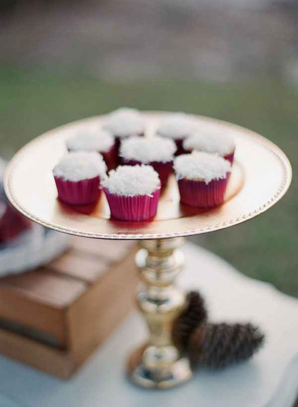 purple-gold-and-ivory-wedding-ideas