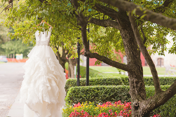 bright-and-colorful-wedding-at-snug