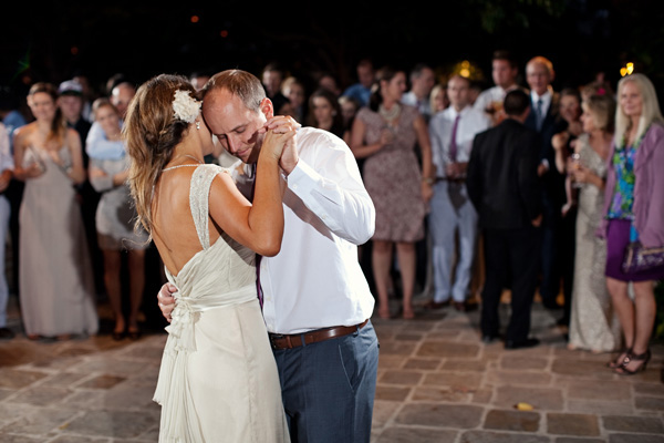 romantic-courtyard-wedding-at-the