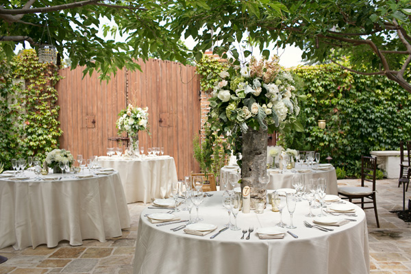 romantic-courtyard-wedding-at-the