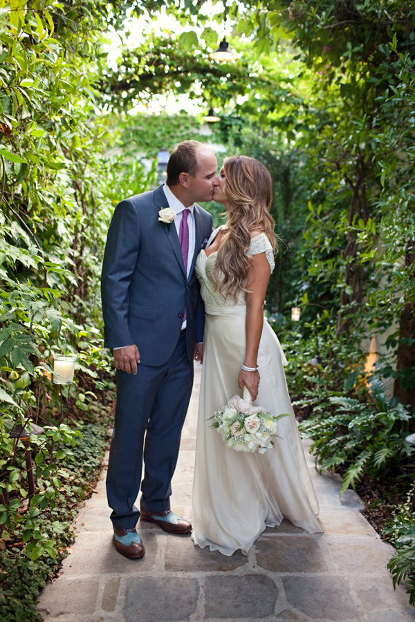 romantic-courtyard-wedding-at-the