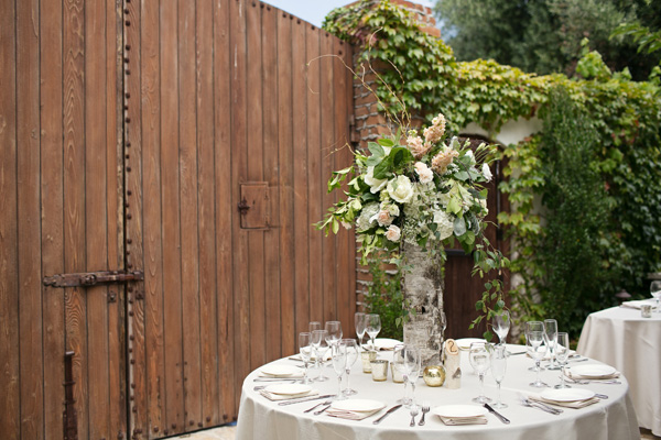 romantic-courtyard-wedding-at-the