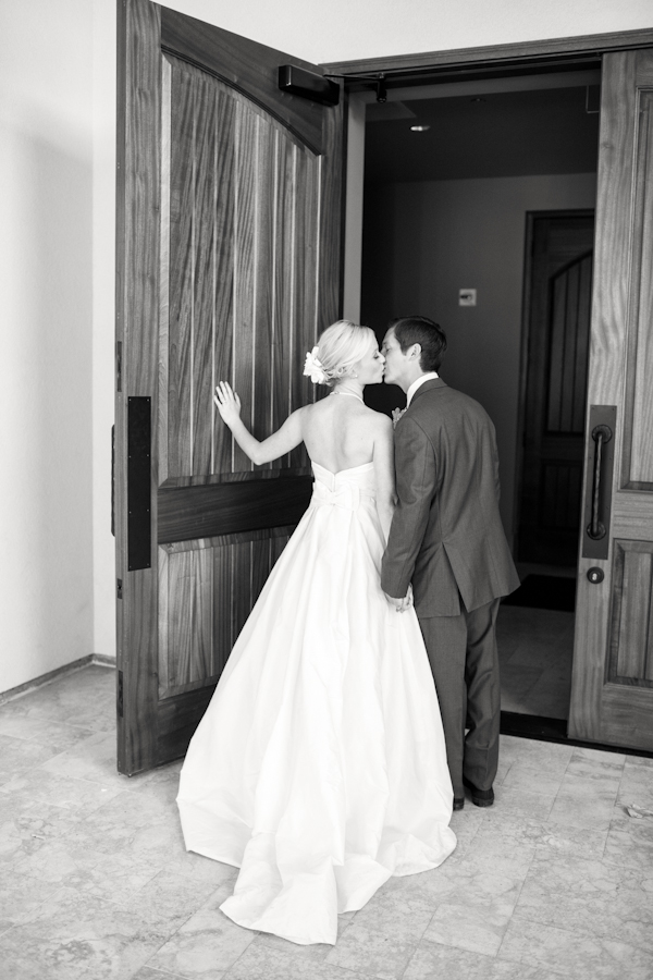 navy-blue-summer-wedding-at-green