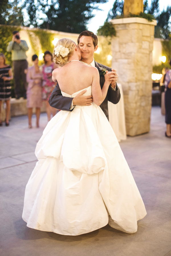 navy-blue-summer-wedding-at-green