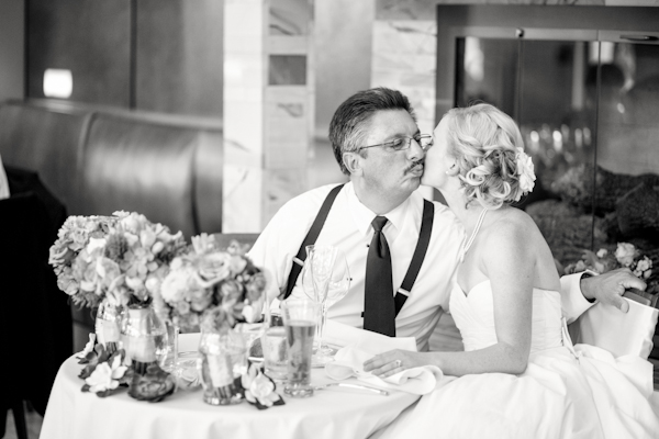 navy-blue-summer-wedding-at-green