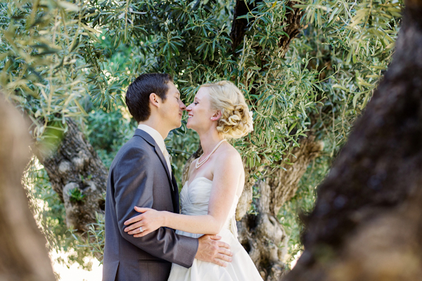 navy-blue-summer-wedding-at-green