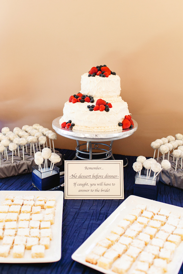navy-blue-summer-wedding-at-green