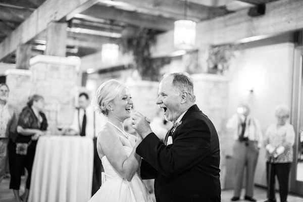 navy-blue-summer-wedding-at-green