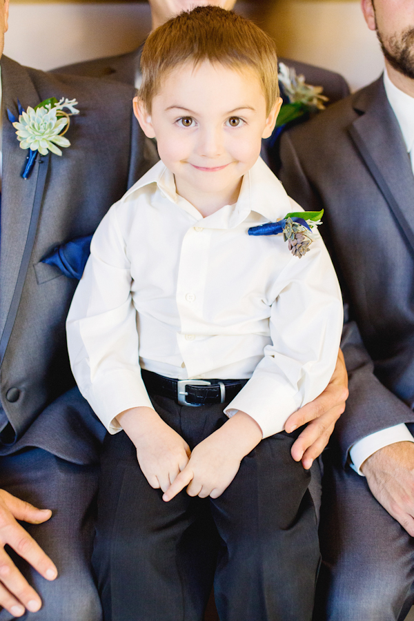 navy-blue-summer-wedding-at-green