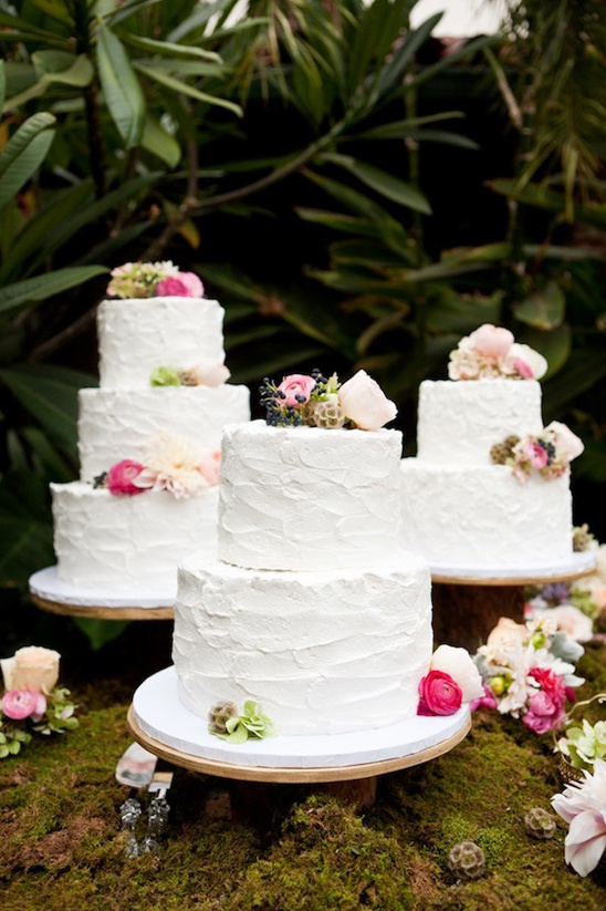 floral wedding cake by Kings Hawaiian Bakery