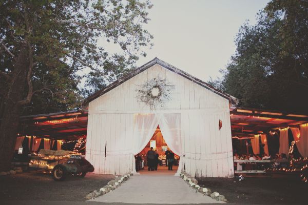 rustic-beach-to-barn-wedding