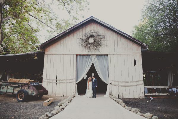 rustic-beach-to-barn-wedding