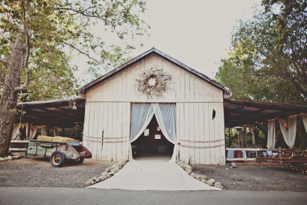 rustic-beach-to-barn-wedding