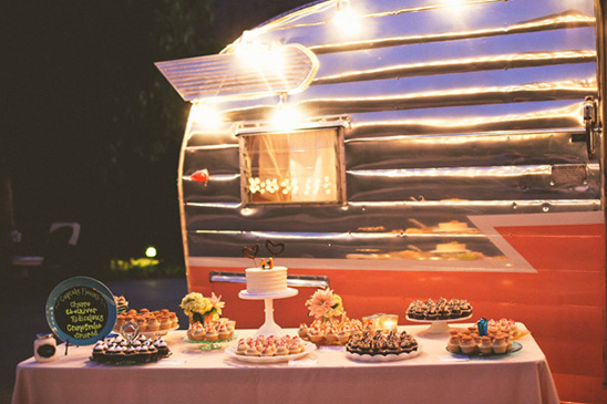 cupcakes and vintage trailer courtesy of Enjoy Cupcakes