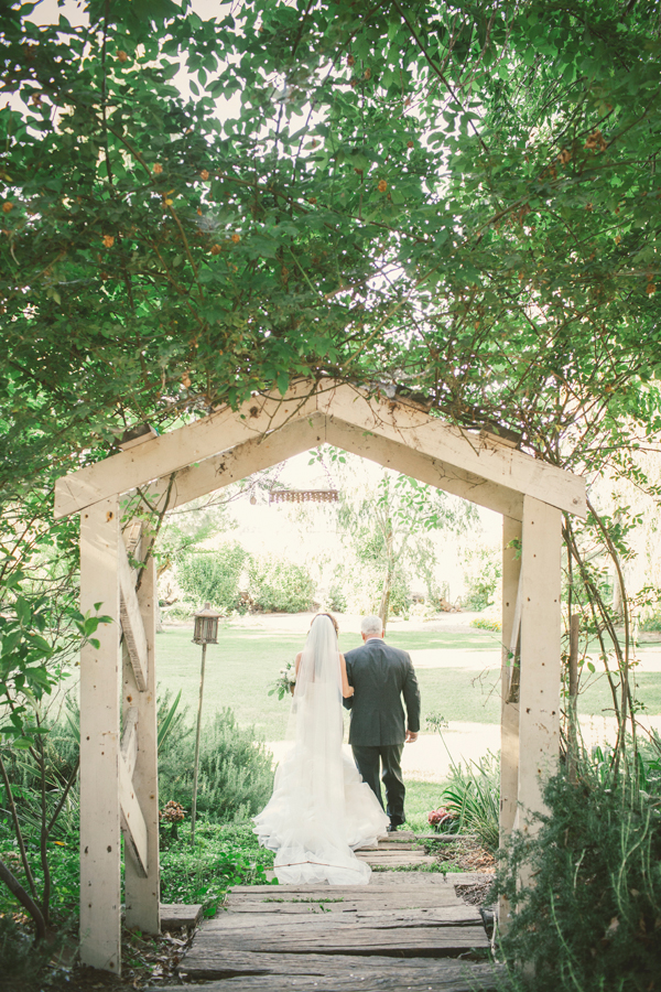 vintage-european-inspired-barn-wedding