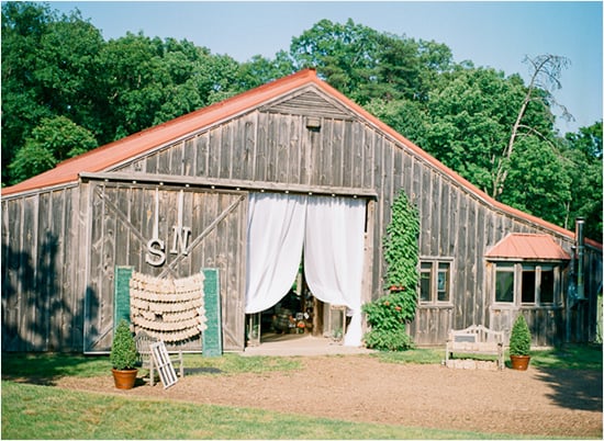 outdoor barn wedding at Murray Hill