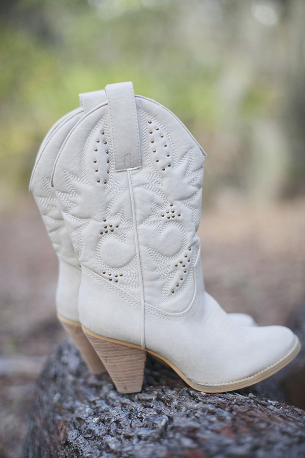 whimsical-campground-wedding