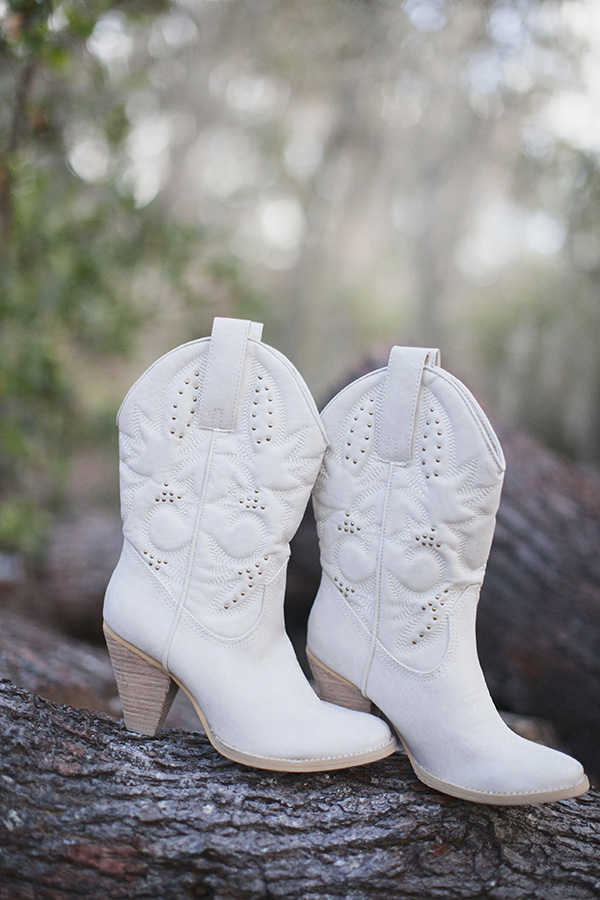 whimsical-campground-wedding