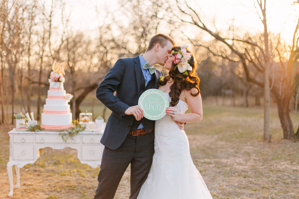 whimsical-coral-and-mint-wedding