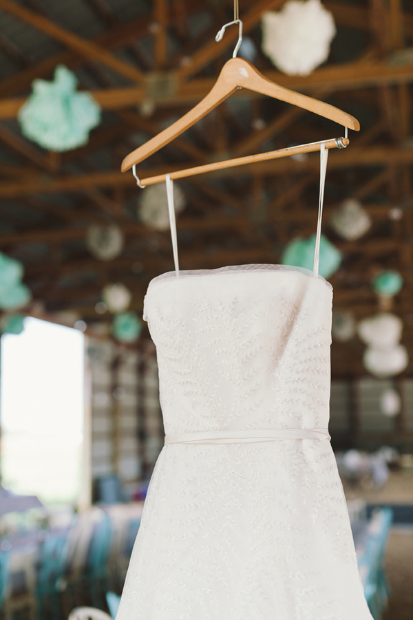 chic-dairy-farm-wedding-in-pink-and-gray