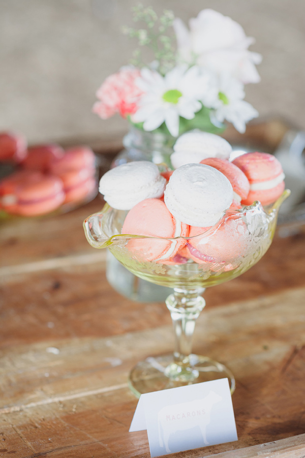 chic-dairy-farm-wedding-in-pink-and-gray