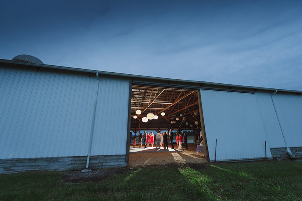 chic-dairy-farm-wedding-in-pink-and-gray
