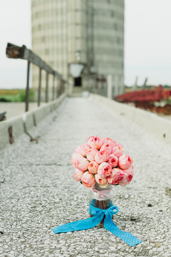 chic-dairy-farm-wedding-in-pink-and-gray