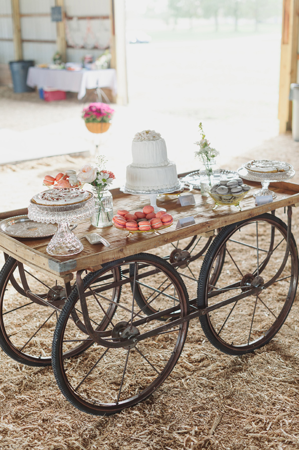 chic-dairy-farm-wedding-in-pink-and-gray