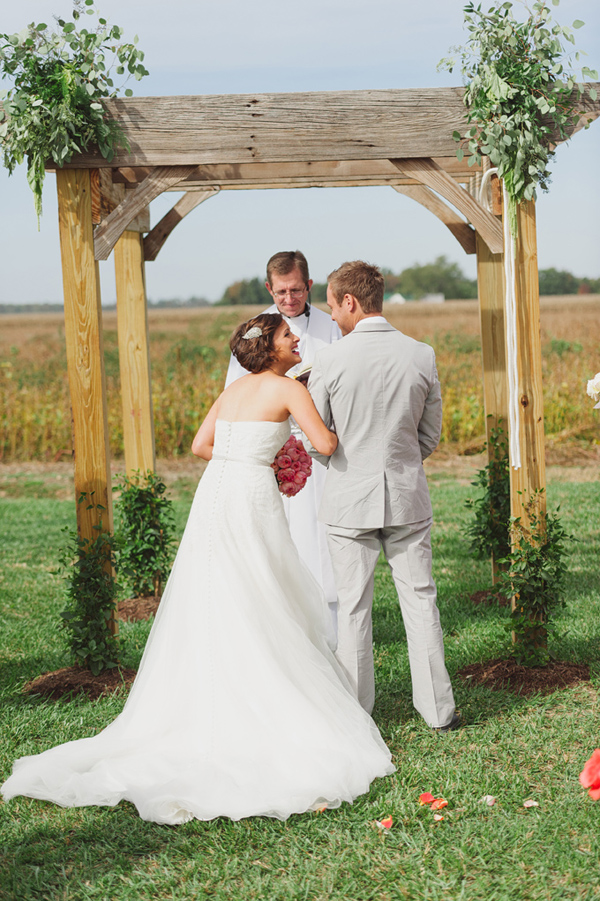chic-dairy-farm-wedding-in-pink-and-gray