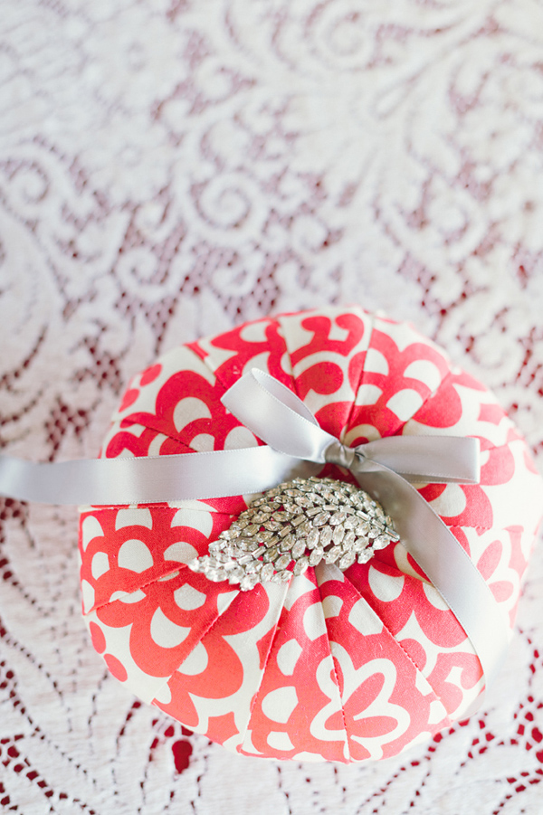 chic-dairy-farm-wedding-in-pink-and-gray