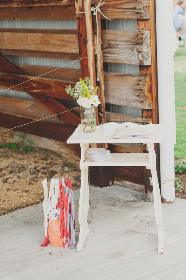 chic-dairy-farm-wedding-in-pink-and-gray