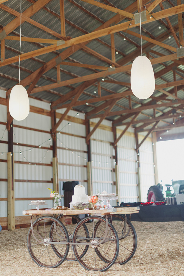 chic-dairy-farm-wedding-in-pink-and-gray