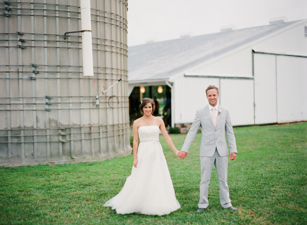 chic-dairy-farm-wedding-in-pink-and-gray