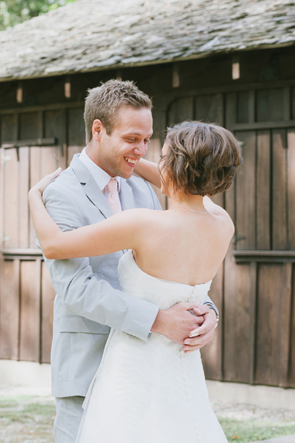 chic-dairy-farm-wedding-in-pink-and-gray