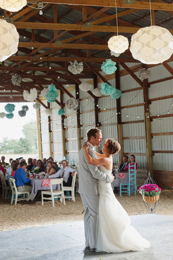 chic-dairy-farm-wedding-in-pink-and-gray