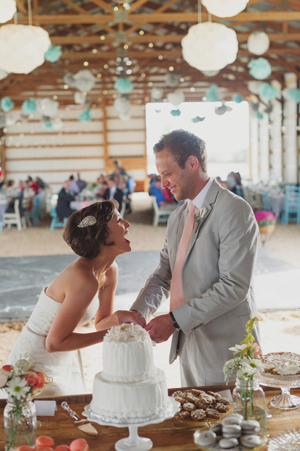 chic-dairy-farm-wedding-in-pink-and-gray