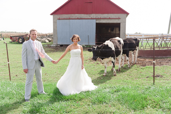 chic-dairy-farm-wedding-in-pink-and-gray