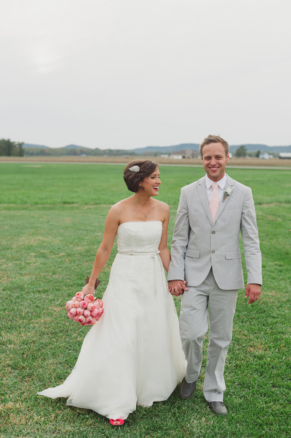 chic-dairy-farm-wedding-in-pink-and-gray