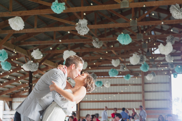 chic-dairy-farm-wedding-in-pink-and-gray