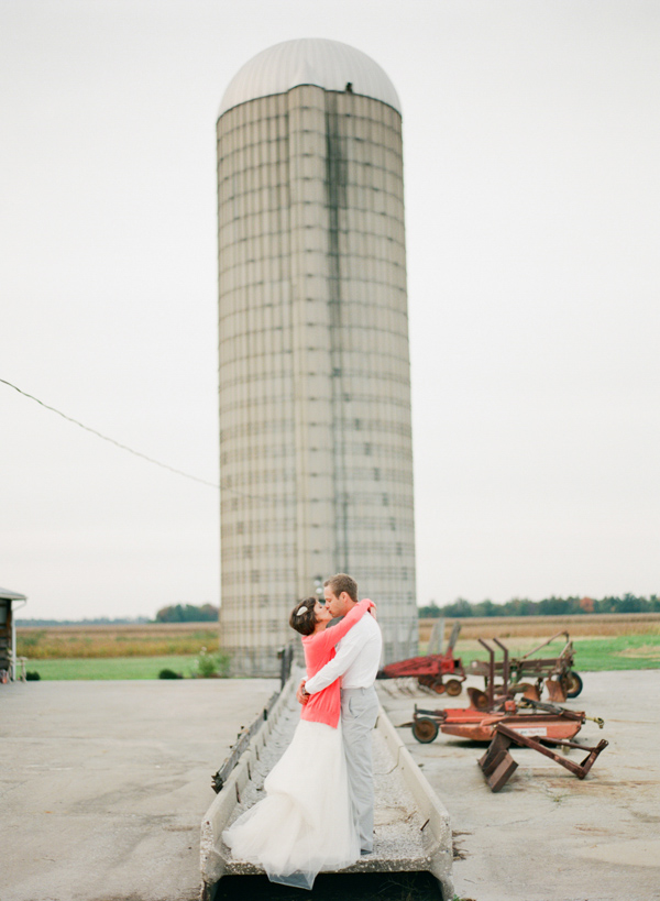 chic-dairy-farm-wedding-in-pink-and-gray
