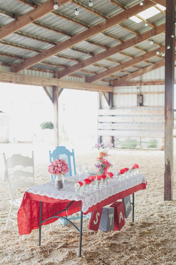 chic-dairy-farm-wedding-in-pink-and-gray