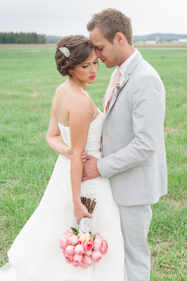 chic-dairy-farm-wedding-in-pink-and-gray