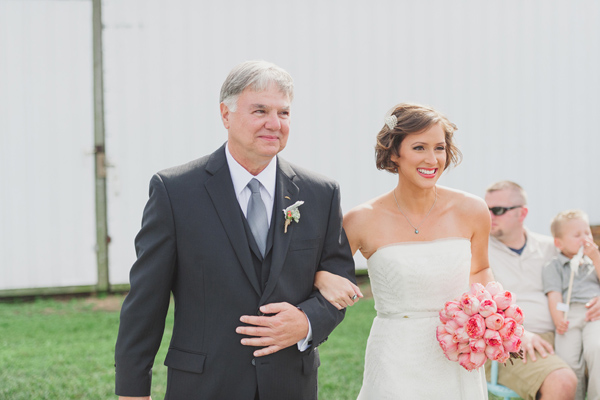 chic-dairy-farm-wedding-in-pink-and-gray