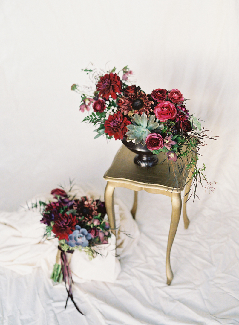 dark-wedding-flower-ideas