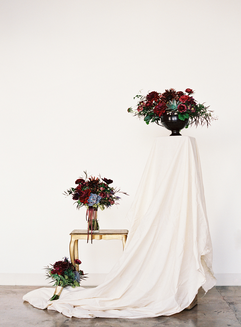 dark-wedding-flower-ideas