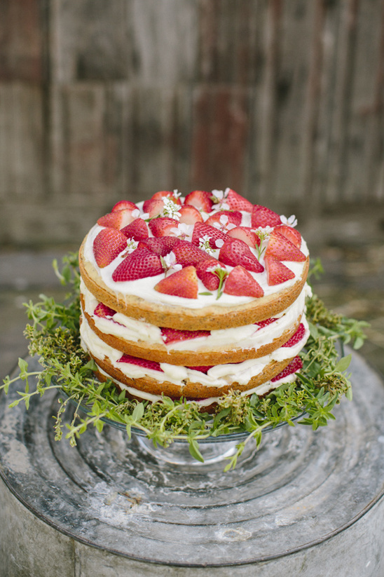 strawberry wedding cake by Mai Fink