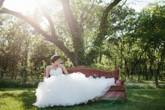 Gorgeous Outdoor Vintage Bridal Photo Shoot